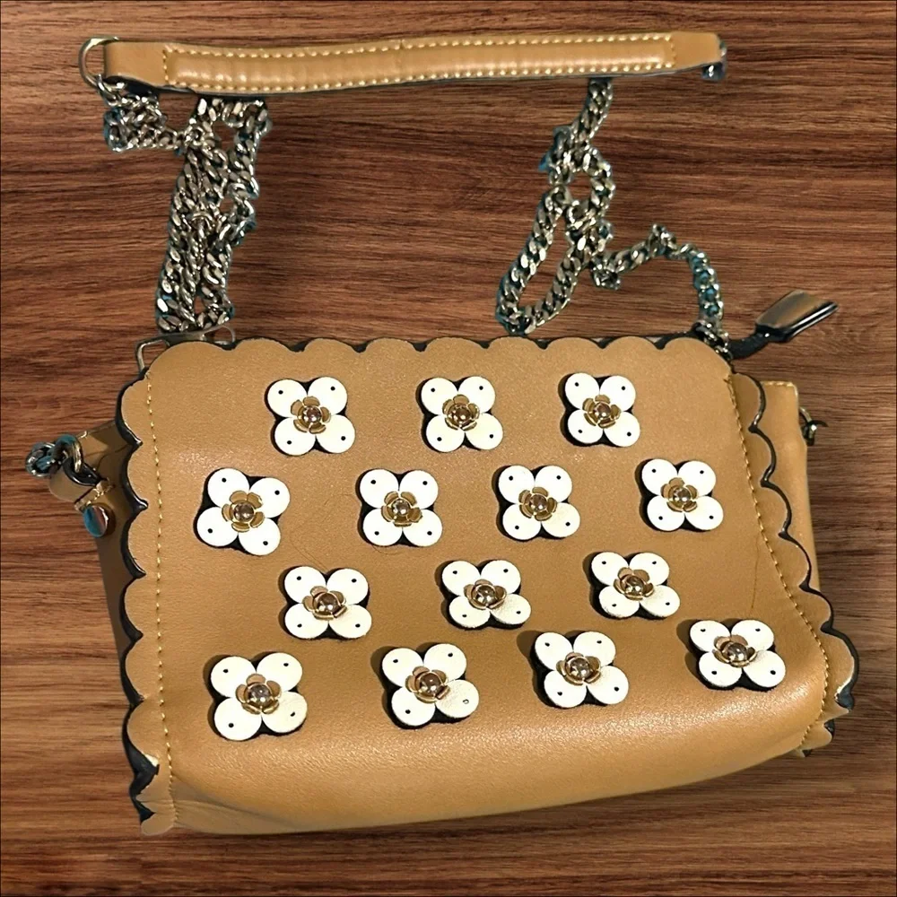 257 Zara | EUC Tan Floral Applique Crossbody Bag (9”x6”x2,5”)